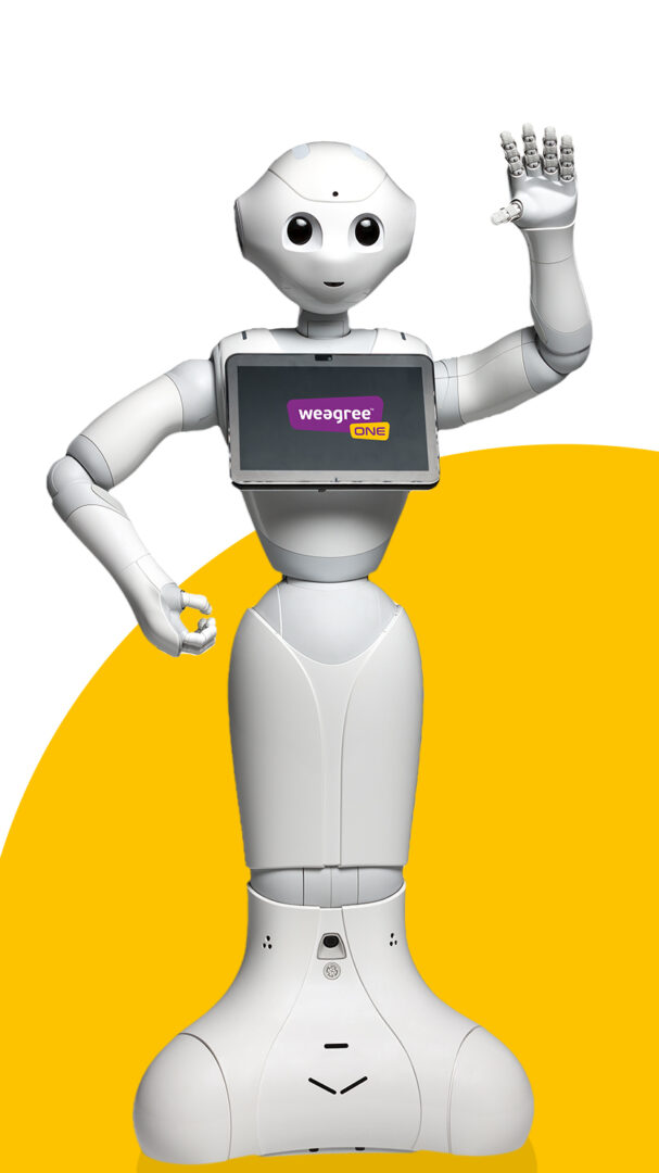 Robot humanoidalny Pepper macha, na tablecie ma logo Weegree One.
