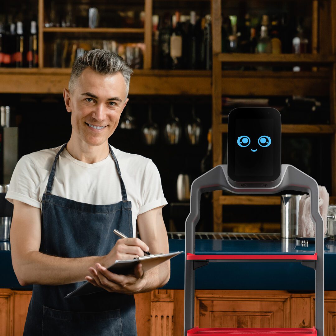 Robot usługowy Lucki pracuje w kawiarni z kelnerem.